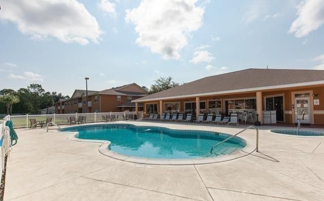 Palm Pointe The Multifamily Advisory Group at Cushman & Wakefield